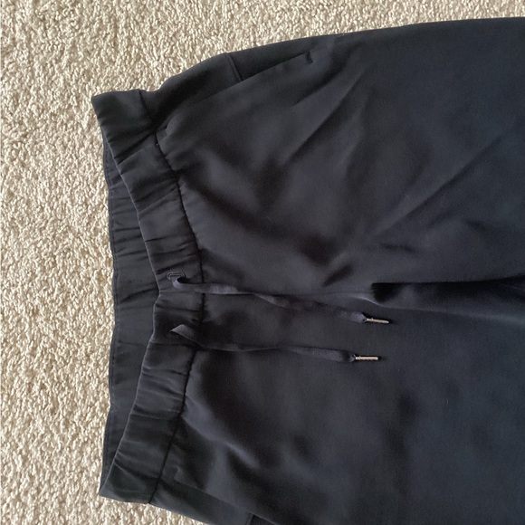 lululemon athletica Black On The Fly Pants 10 - Picture 3 of 5